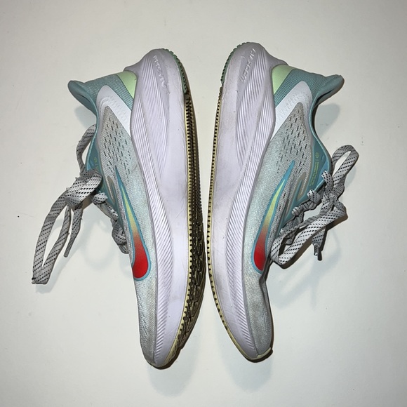 Nike Women’s Air Zoom WinFlo 7 in Glacier Ice, size 5 - Picture 10 of 12